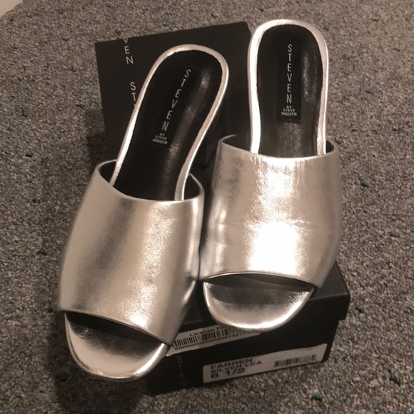Barely worn slides for work or play! - Picture 1 of 5